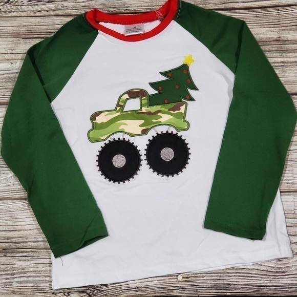 Christmas Holiday Top Christmas Tree T-Shirt NWT - Picture 1 of 2